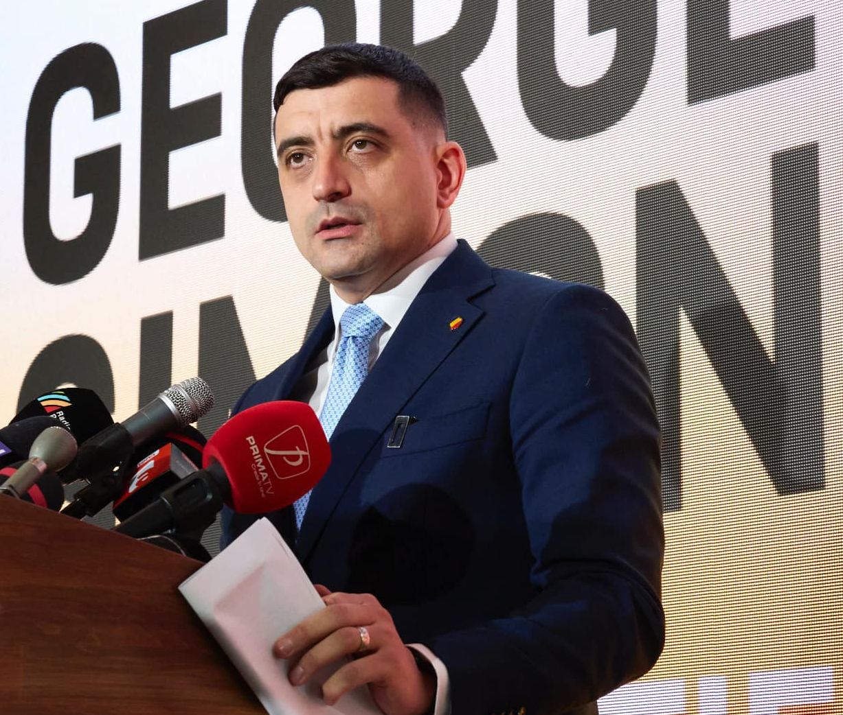 Benyújtotta jelölését. | Fotó: George Simion Facebook-oldala