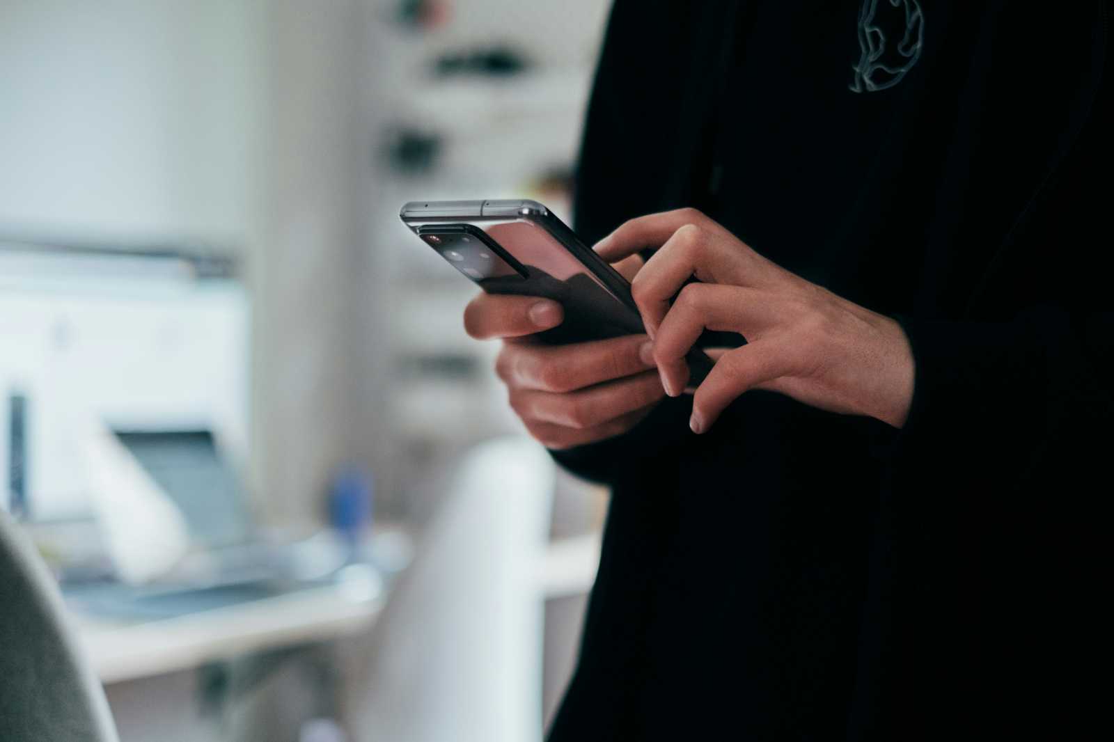 Egyre profibb szöveget adnak elő a telefonos csalók | Illusztráció: Unsplash