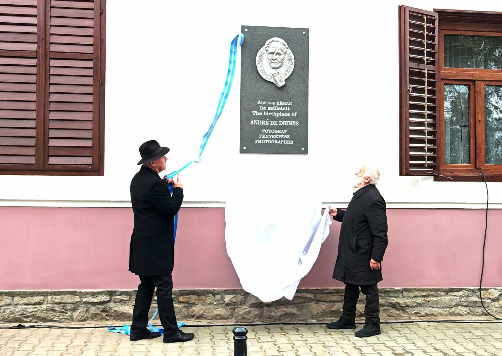 Az emléktáblát Tamás Sándor és Vetró András leplezte le