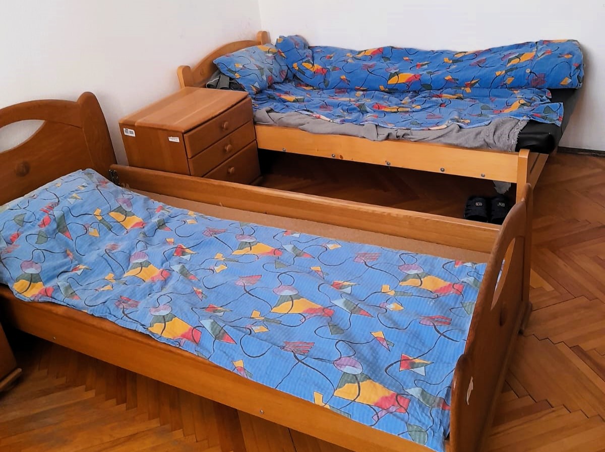 Kulturált körülmények várják a hajléktalanokat, de be kell tartani a szabályokat. | Fotók: csíkszeredai Szociális Igazgatóság.