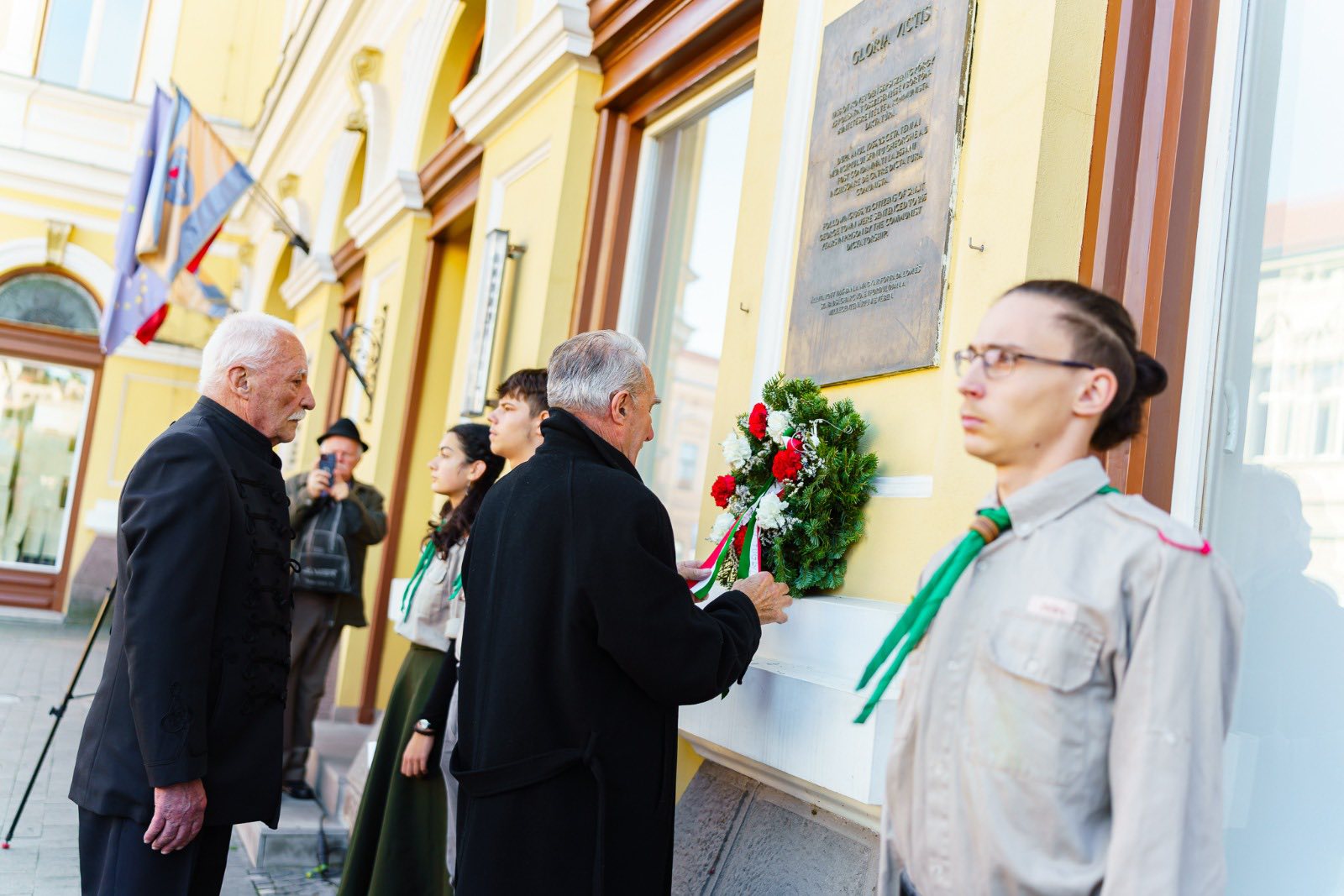 A délutáni megemlékezés keretében koszorút helyeztek el az emléktáblánál | Fotó: Antal Árpád/Facebook
