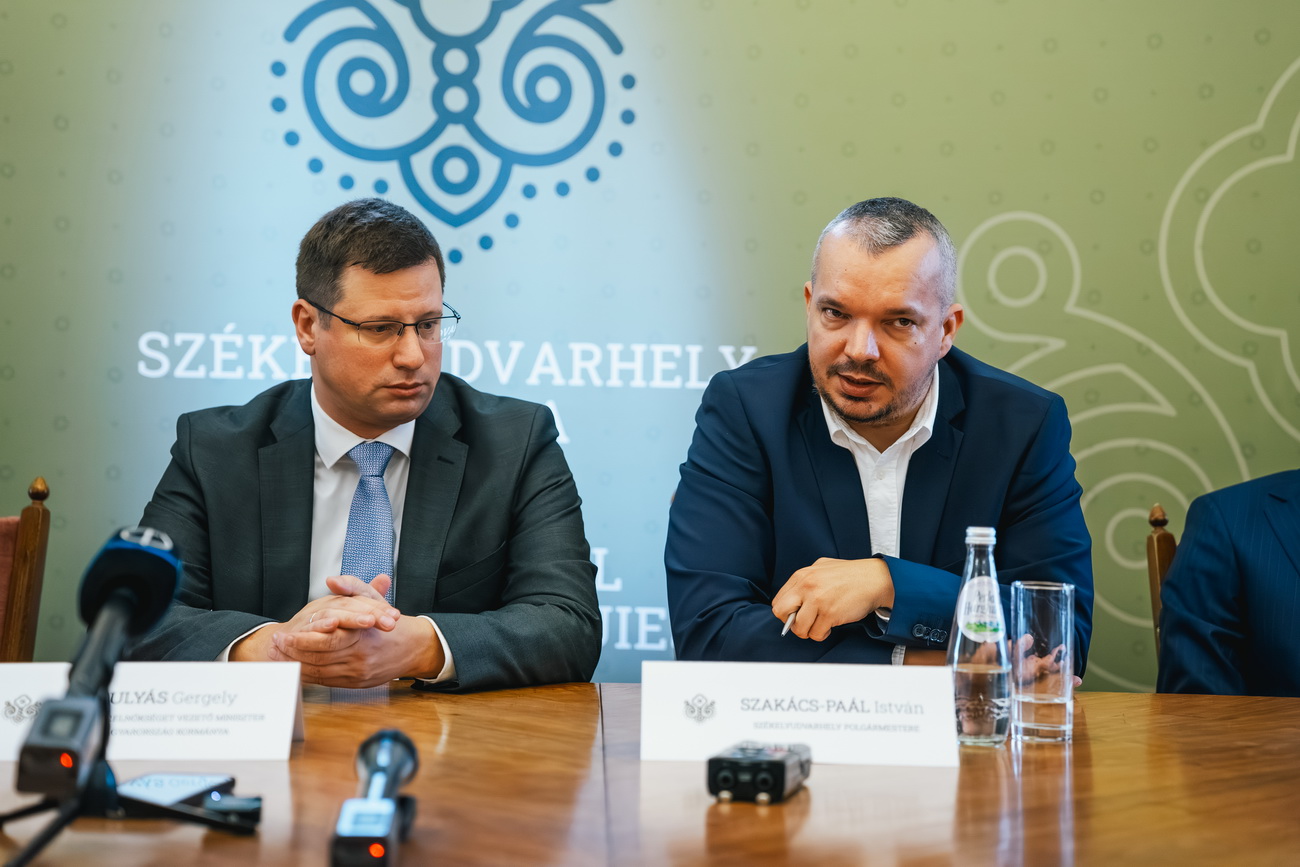 Gulyás Gergely és Szakács-Paál István egyeztetése Székelyudvarhelyen. | Fotó: udvarhely.ro
