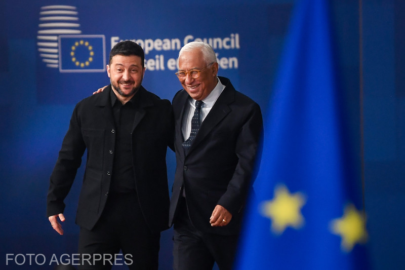 Volodimir Zelenszkij (balra), Ukrajna elnöke, és António Costa (jobbra), az Európai Tanács elnöke az Európai Tanács ülése előtt Brüsszelben. | Fotó: Agerpres