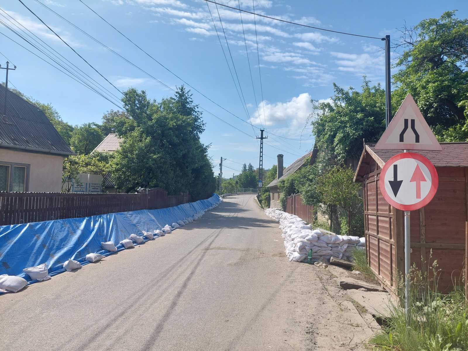 Több mint két hónap elteltével visszatérhettek otthonaikba azok a parajdiak, akiket a sóbányát érintő katasztrófa miatt lakoltattak ki a Sószurdok közelében található veszélyzónából. | Korábbi felvétel | Fotó: Farkas Endre