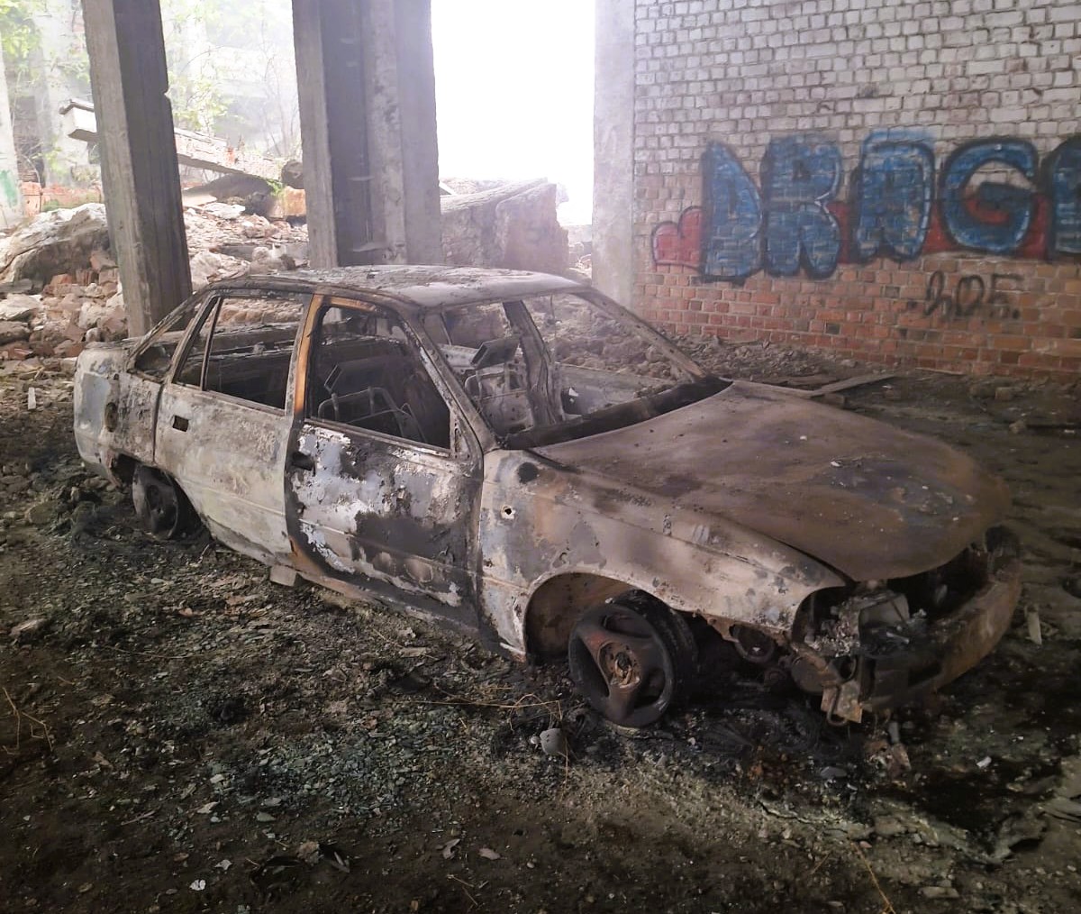 A tűzben egy autó is a lángok martalékává vált | Fotó: ISU Covasna