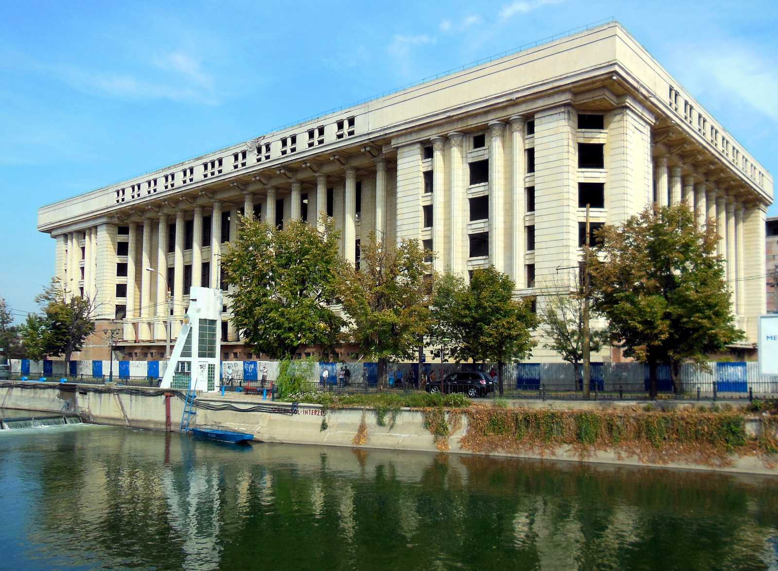 Csillagászati összegű kártérítést követel egy ingatlanfejlesztőtől a román...