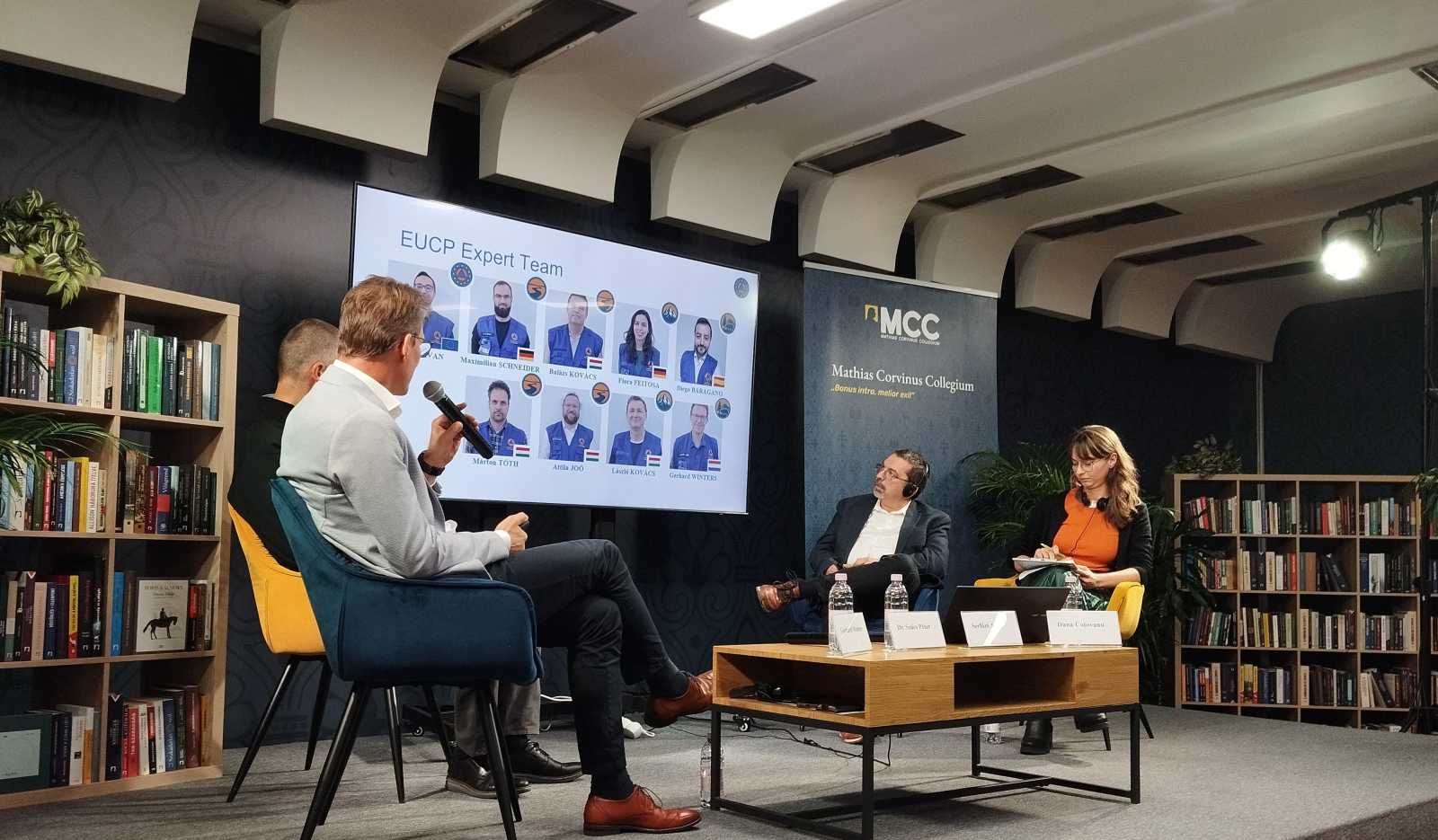 Az EU-s szakértői csapat a képernyőn. | A szerző felvétele