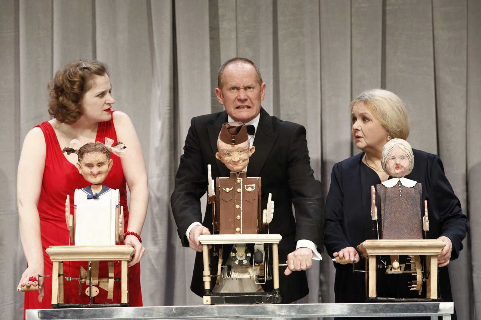 Örkény István Tóték drámájából rendezett Mácsai Pál remek előadást. Fotó: az Örkény színház Facebook-oldala