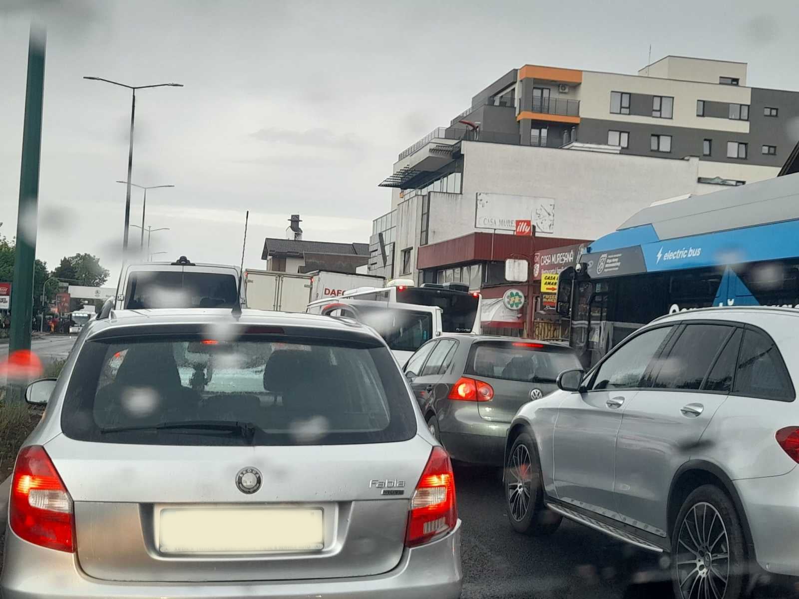 Csúcsidőben legtöbbször beáll a forgalom a Dózsa György utcán| Fotó: InfoTrafic