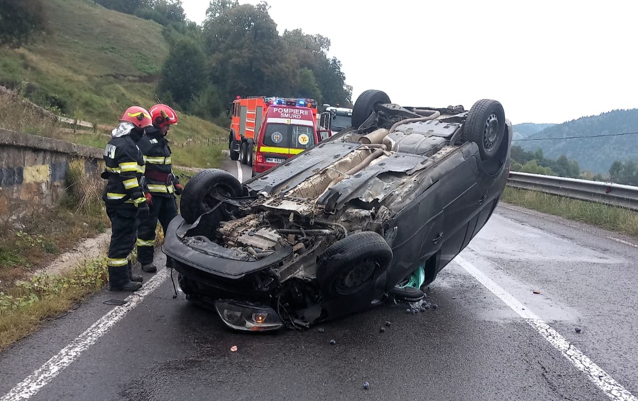 Felbortult autó Gyergyótölgyesen szemptember 11-én | Fotó: ISU Harghita