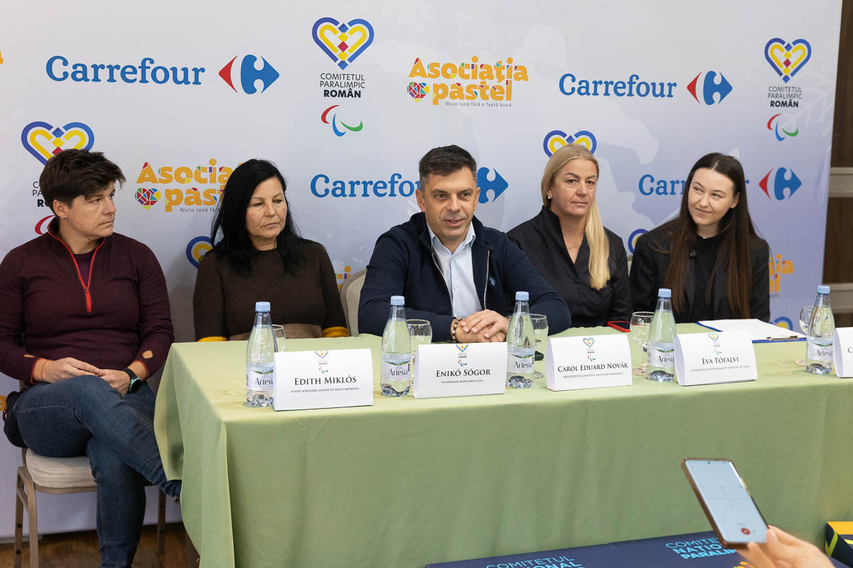 Miklós Edit, Sógor Enikő, Novák Károly Eduárd, Tóvfalvi Éva és Cătălina Anghel | Fotó: Román Paralimpiai Szövetség