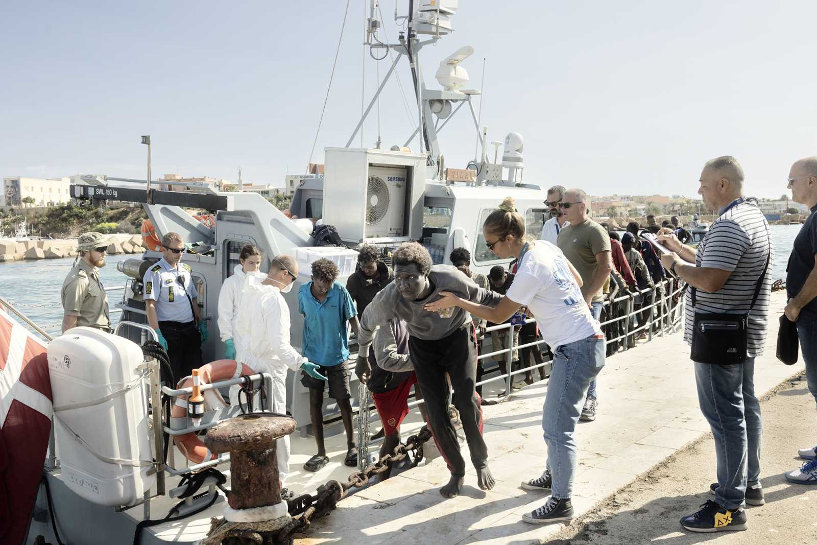 Özönlenek a migránsok a dél-olasz szigetre | Fotó: Facebook/UNHCR