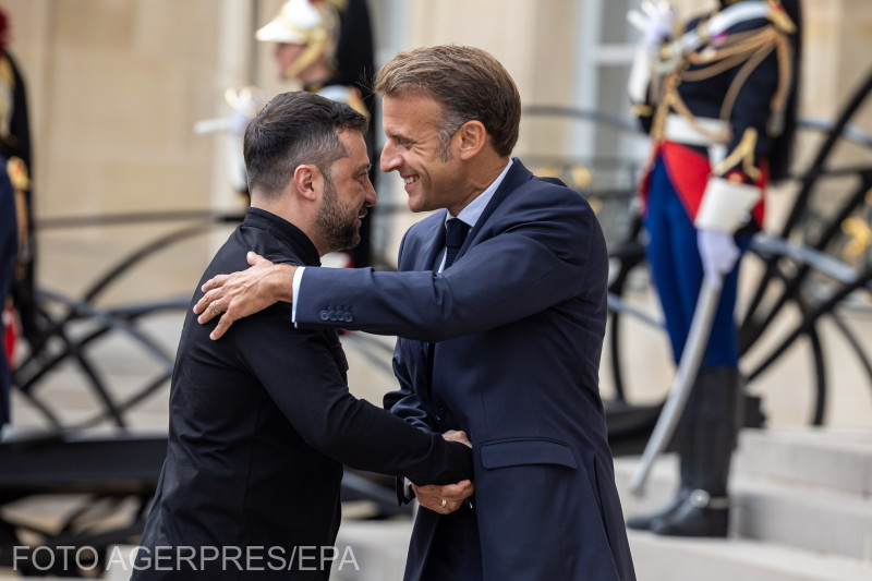 Emmanuel Macron lelkesen fogadta Párizsban Volodimir Zelenszkijt Fotó: Agerpres