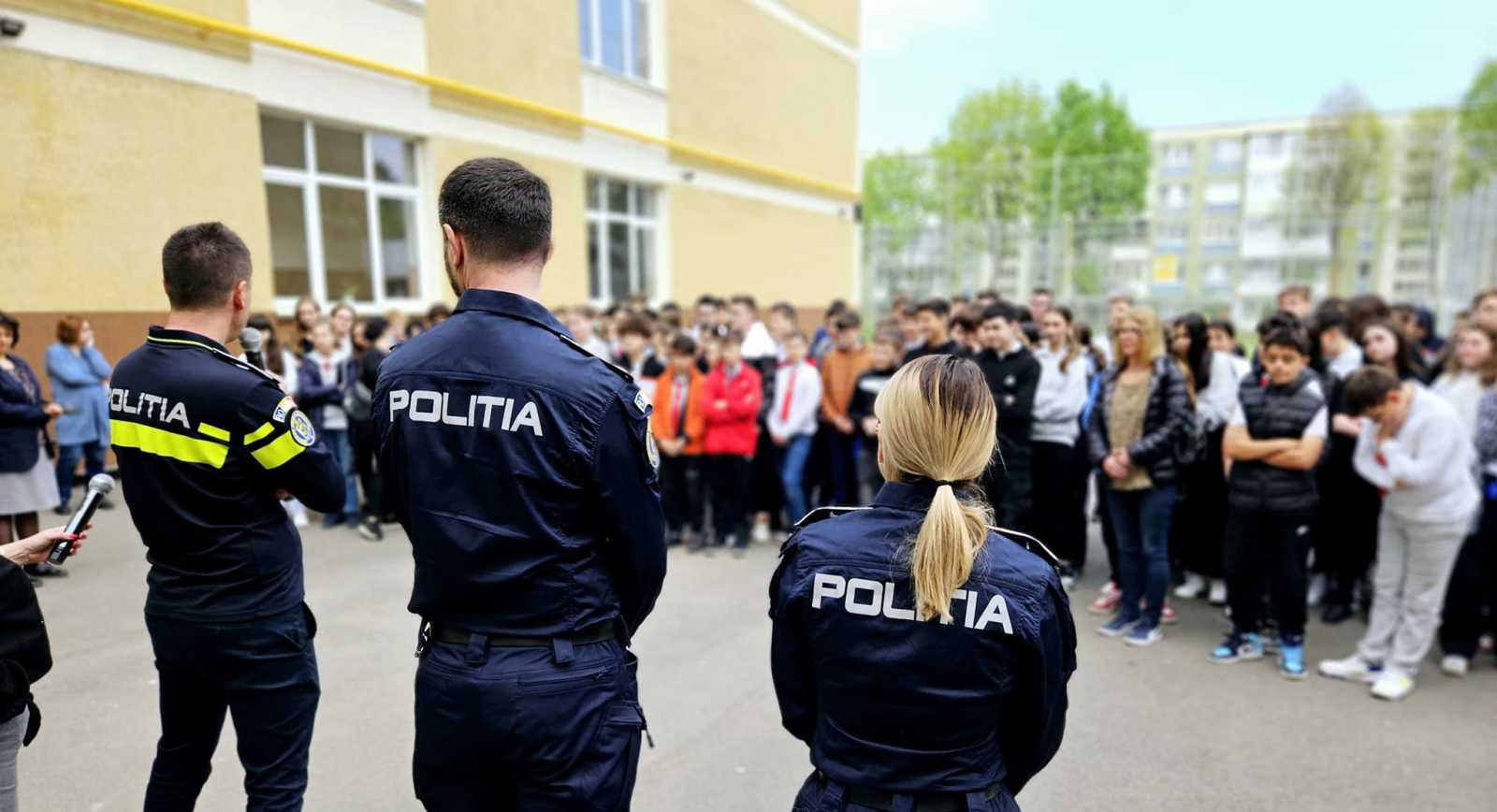 A rendőrök is készülnek az új tanévre | Illusztráció: brassói rendőrség/Facebook/archív felvétel