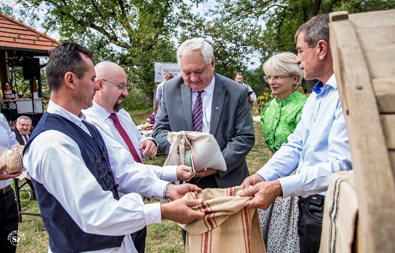 Önzetlen adományozók 