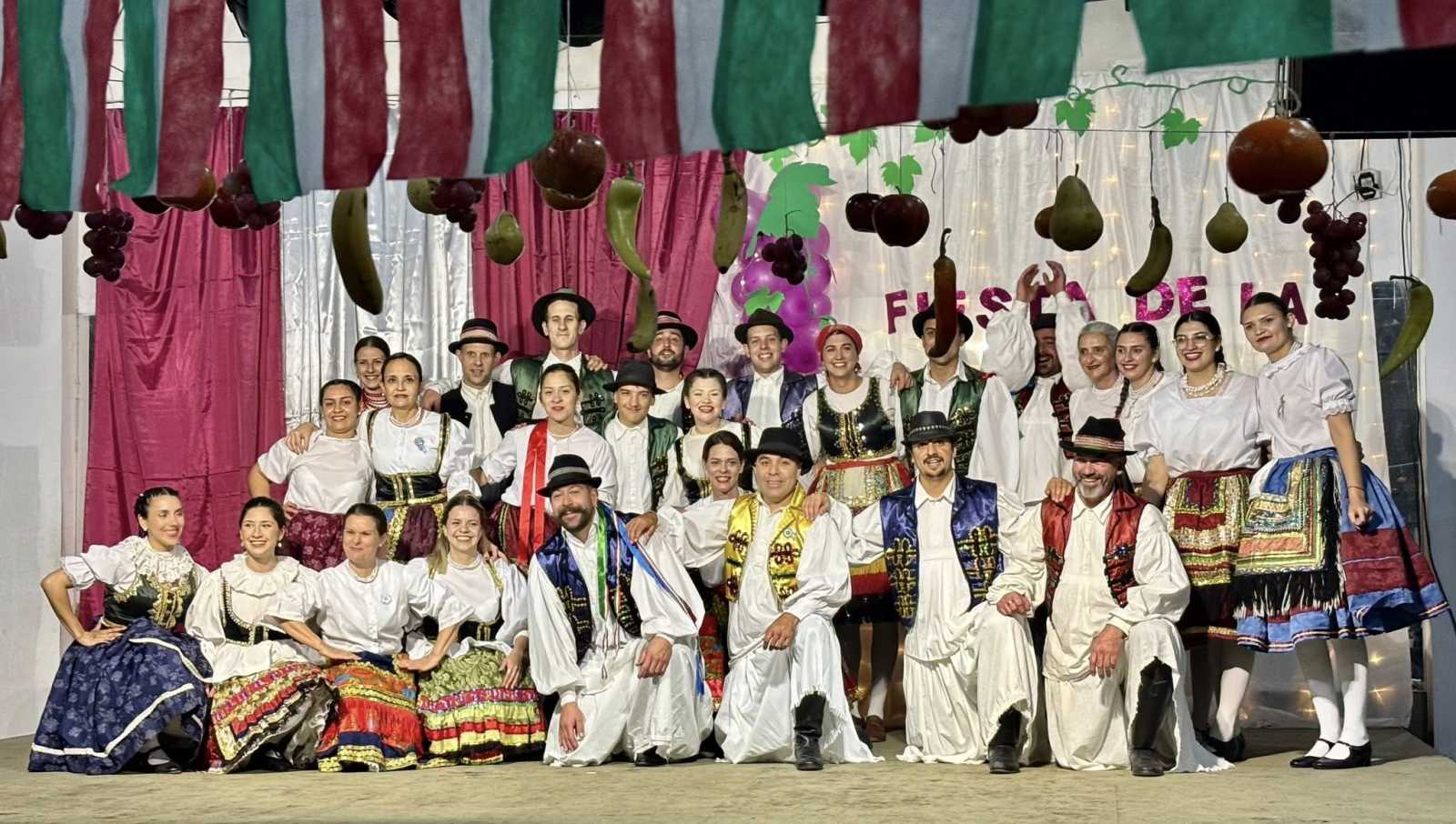 A magyar szüreti bálon fellépő néptáncosok Coronel Du Gratyban 2025. június 25-én l Fotó: Facebook