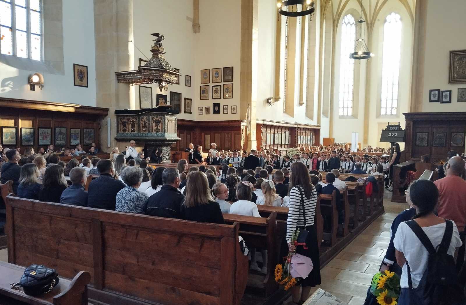 Istentisztelettel, fogadalomtétellel kezdték az iskolát. | A szerző felvétele