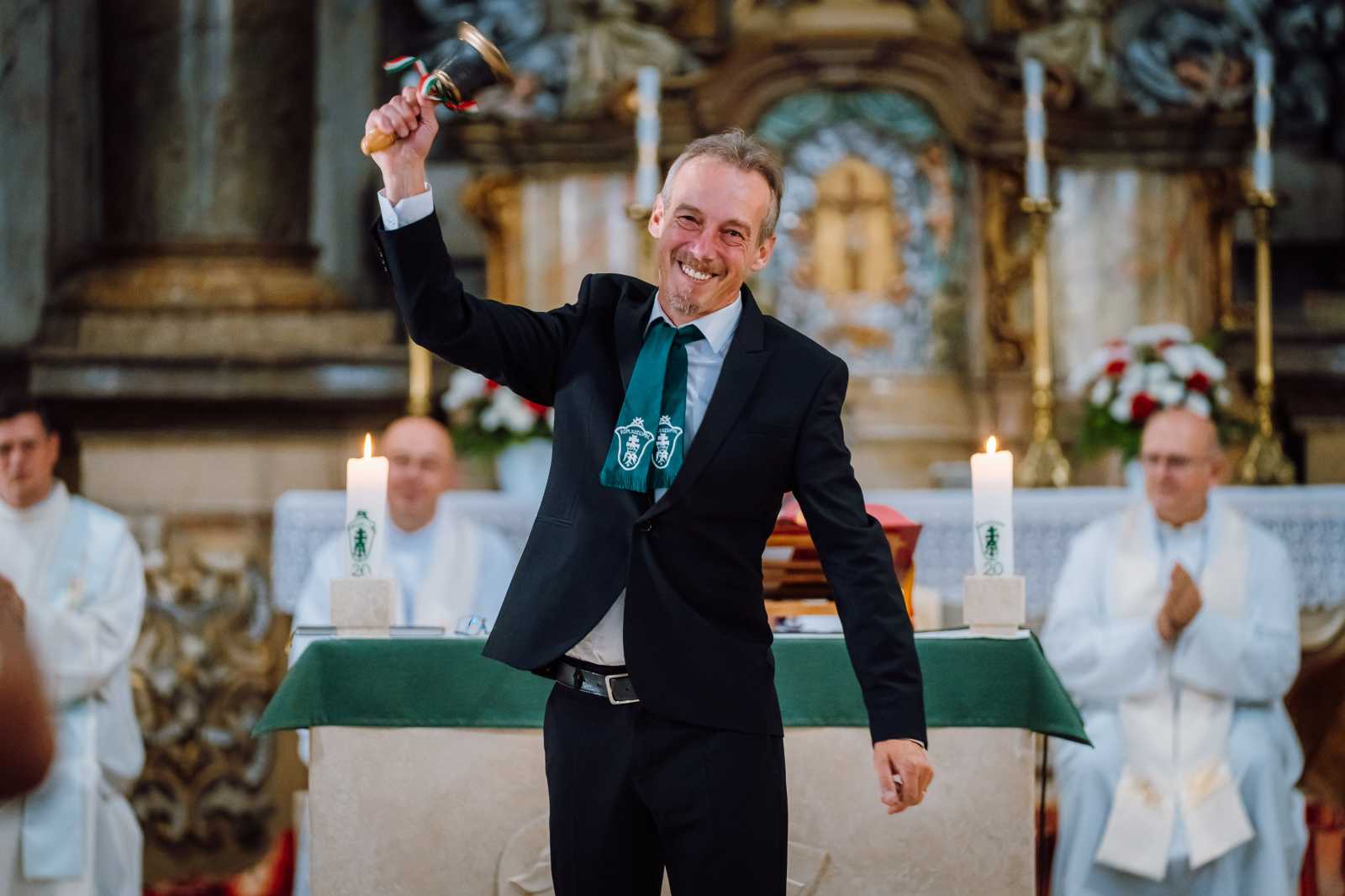 Tamási Zsolt iskolaigazgató becsengetett | Fotó: Gáspár Attila