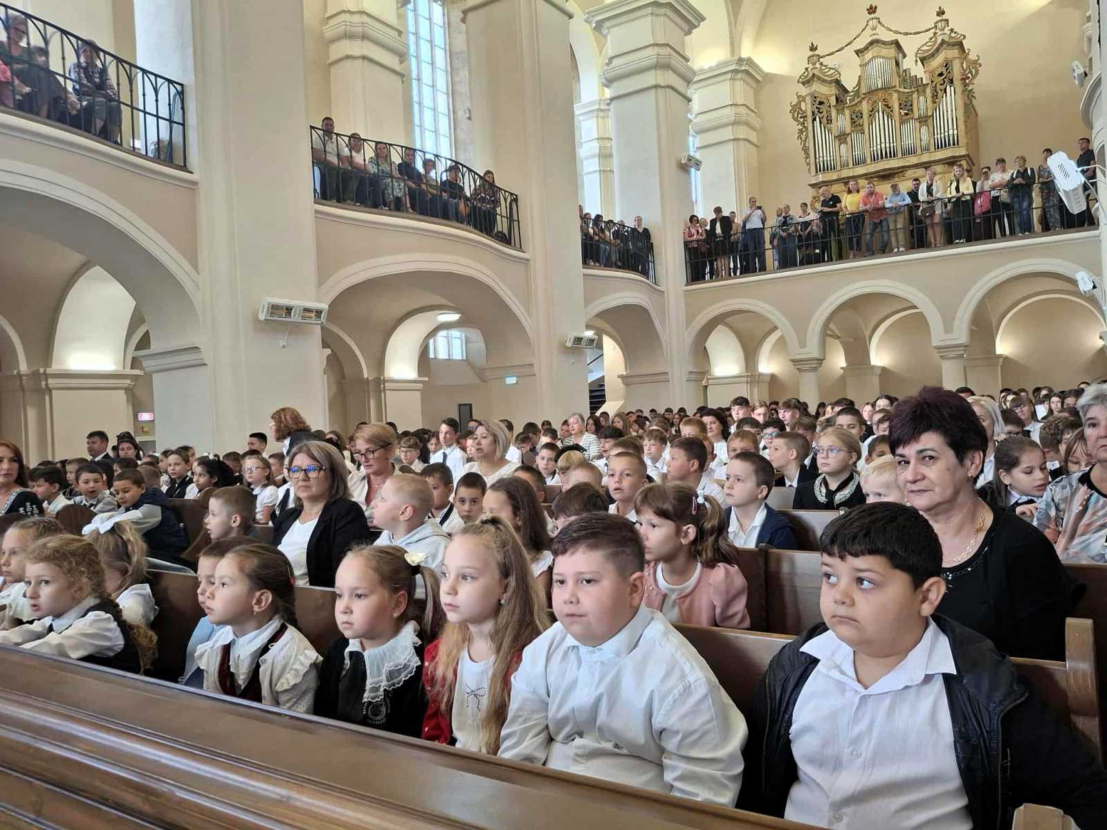 Ünnepélyes tanévnyitó a vártemplomban