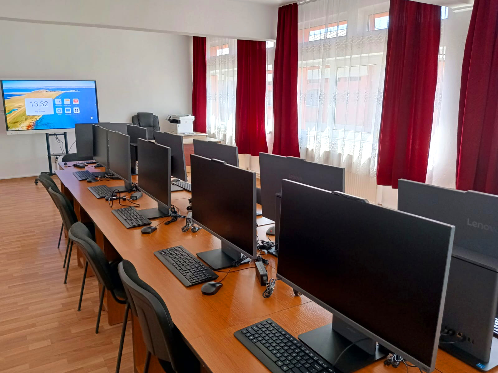 Új felszerelés az informatika laborokban | Fotó: Kulcsár Mária