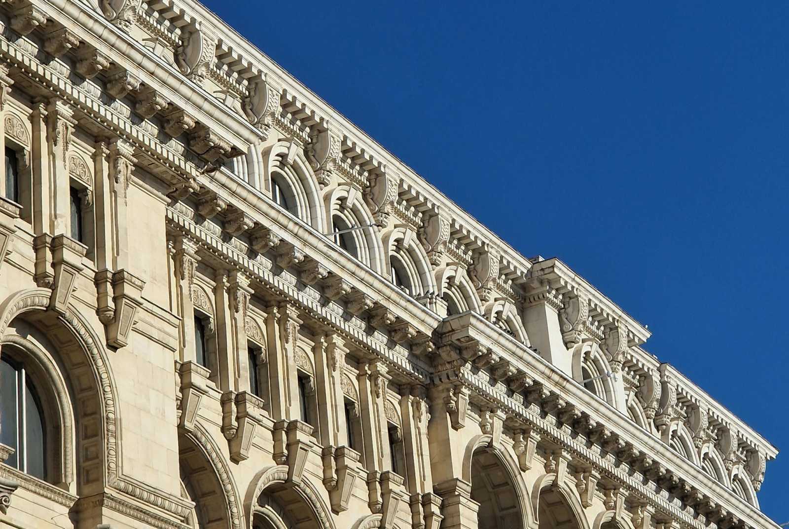 Késekkel lépett volna be a parlament épületébe Fotó: a képviselőház Facebook oldala