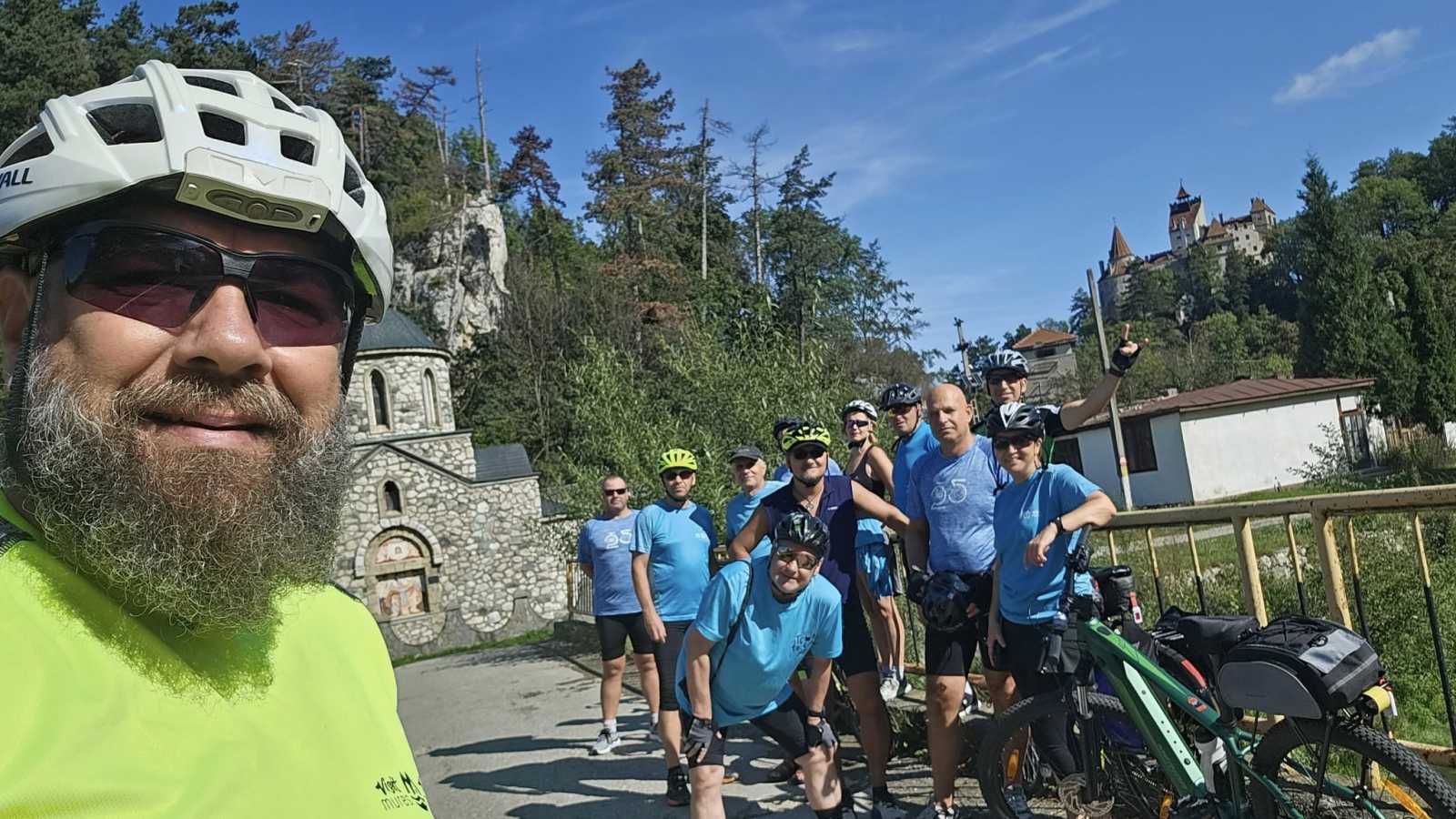 Utoljára Gurul a rádió mondja a projekt ötletgazdája, az előtérben lévő Kádár Zoltán | Fotó: Gurul a rádió Facebook oldala