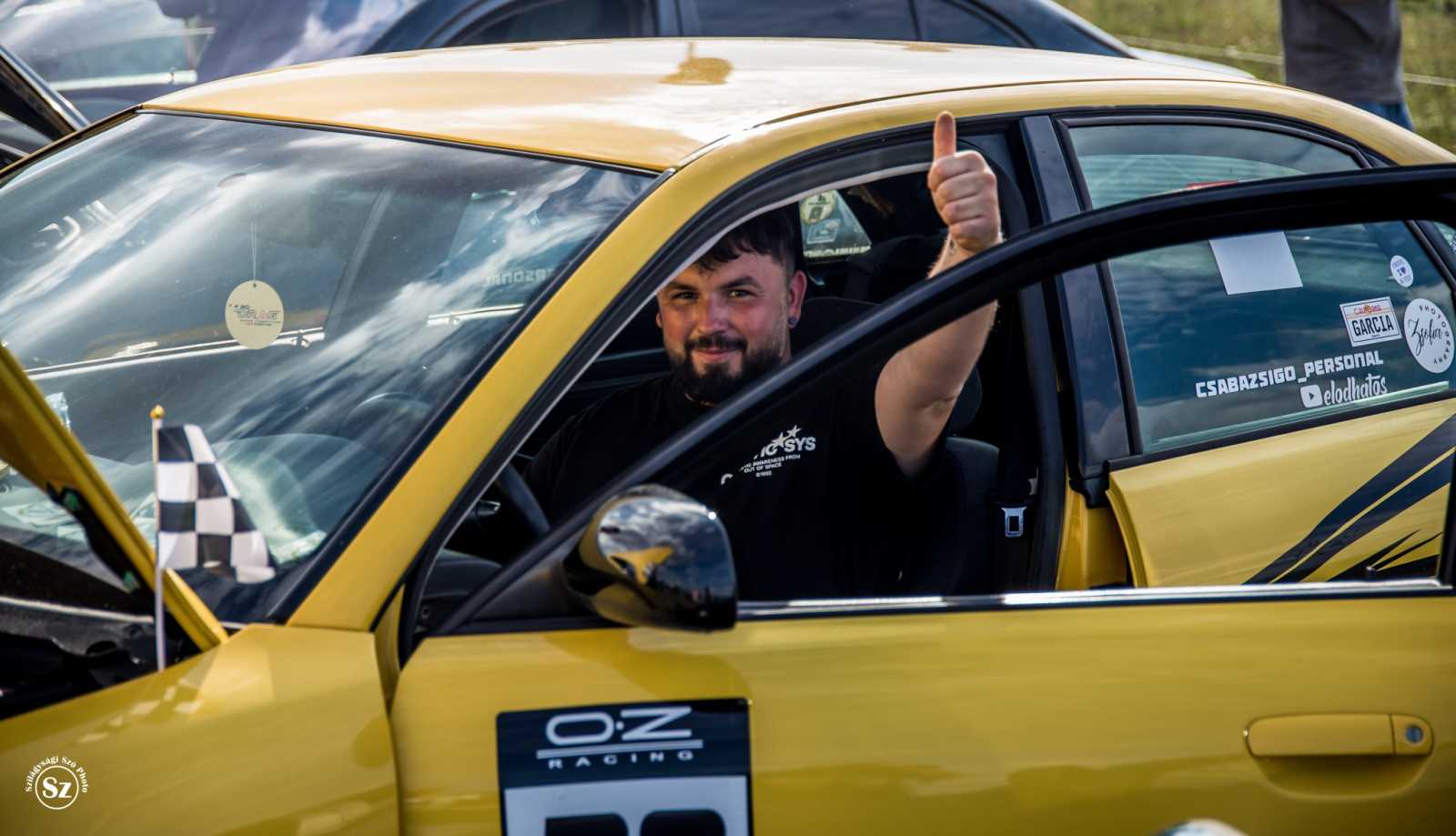 Zsigó Csaba a sárga Audi A4-esében. Sokan megcsodálták tuningolt járművét | Fotó: Kulcsár Mária