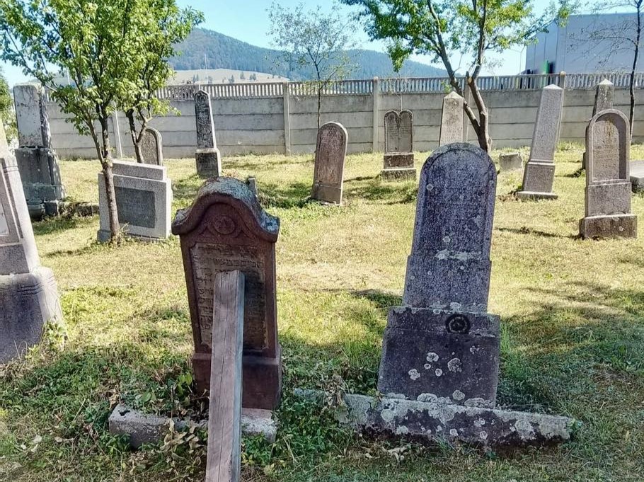 Sok síremlék rossz állapotban volt. 