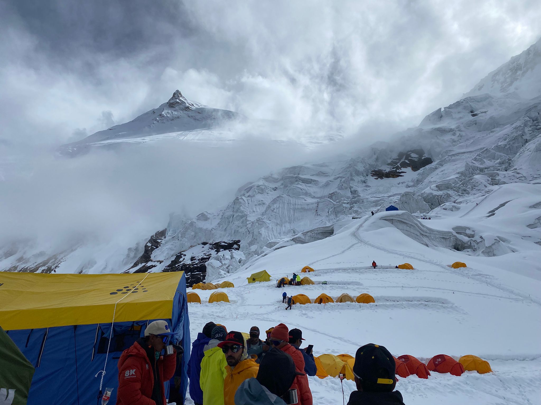 Újra az alaptáborban. Megersödve indulhatnak újra a Manaszlu felé | Fotó: Sántha Xénia