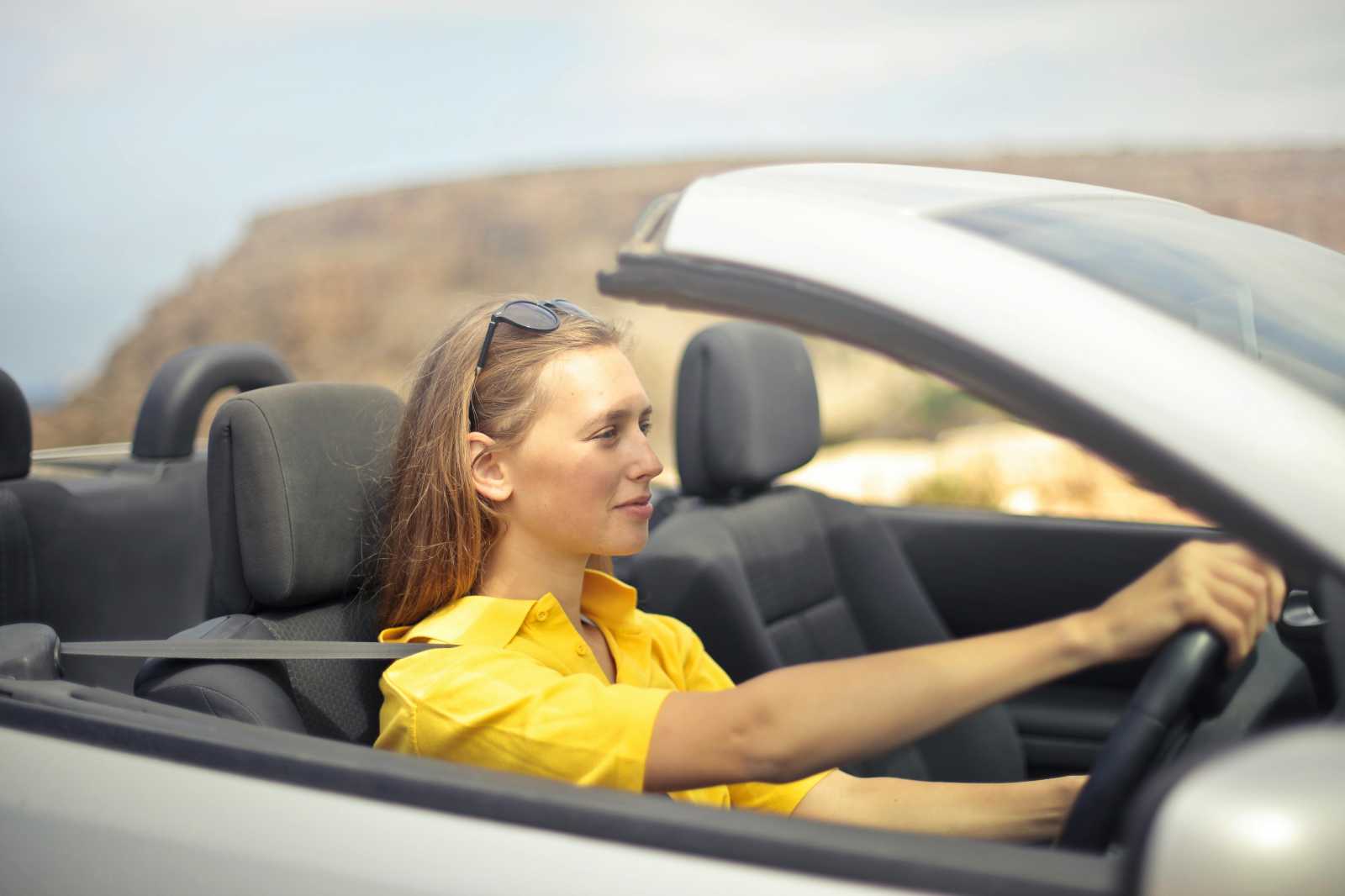 Az elmúlt években jelentősen megnőtt az erős autókat vezető kezdő sofőrök okozta közúti balesetek száma | Fotó: Pexels