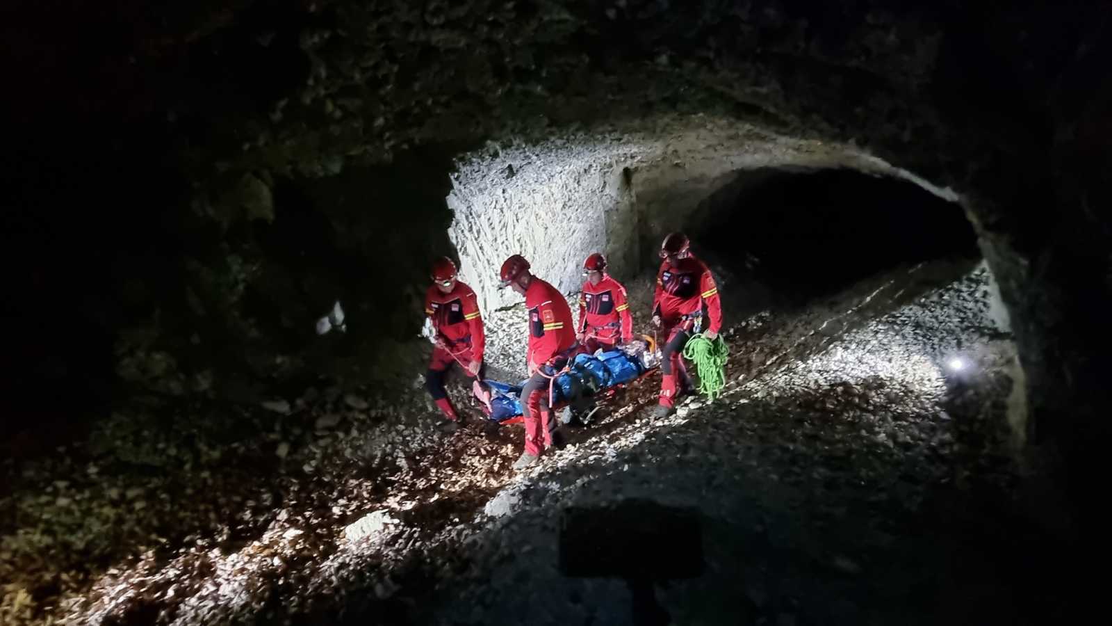 Több személyt is a hegyimentőknek kellett lehozniuk a hegyekből | Fotó: Salvamont Romania/Facebook
