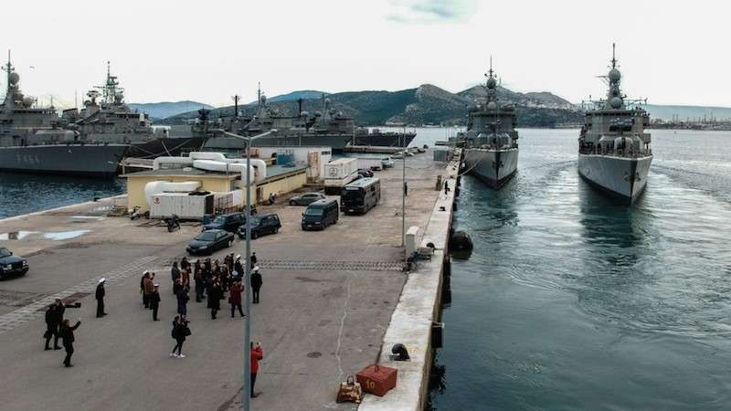 A katonai bázist fotózgatták. | Fotó forrása: dropolinews.gr