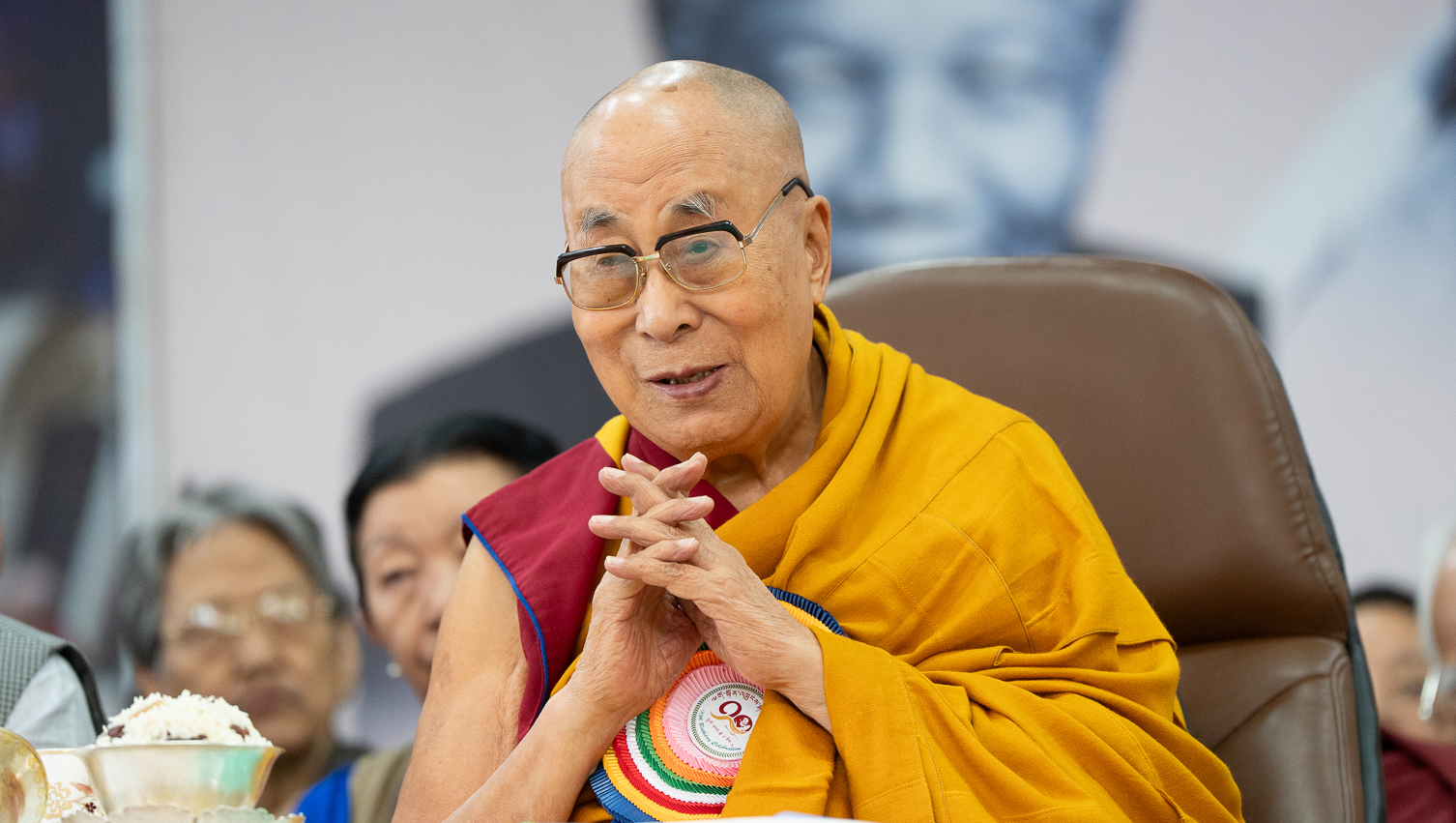 Idén kilencvenedik életévét töltötte be a dalai láma Fotó: a dalai láma Facebook oldala