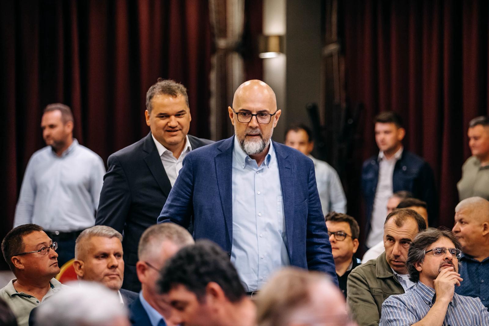 Az RMDSZ elnöke figyelmeztetett: a létszámleépítések egységes alkalmazása súlyosan érintene egyes településeket Fotó: Kelemen Hunor Facebook oldala 
