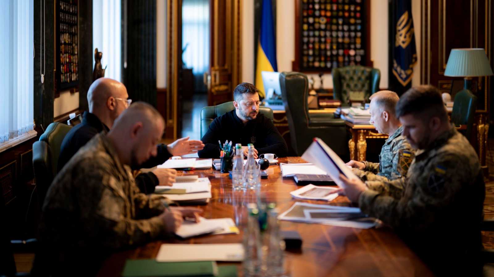 Zelenszkij katonai parancsnokokkal egyeztetett | Fotó: Volodimir Zelenszkij X-oldala