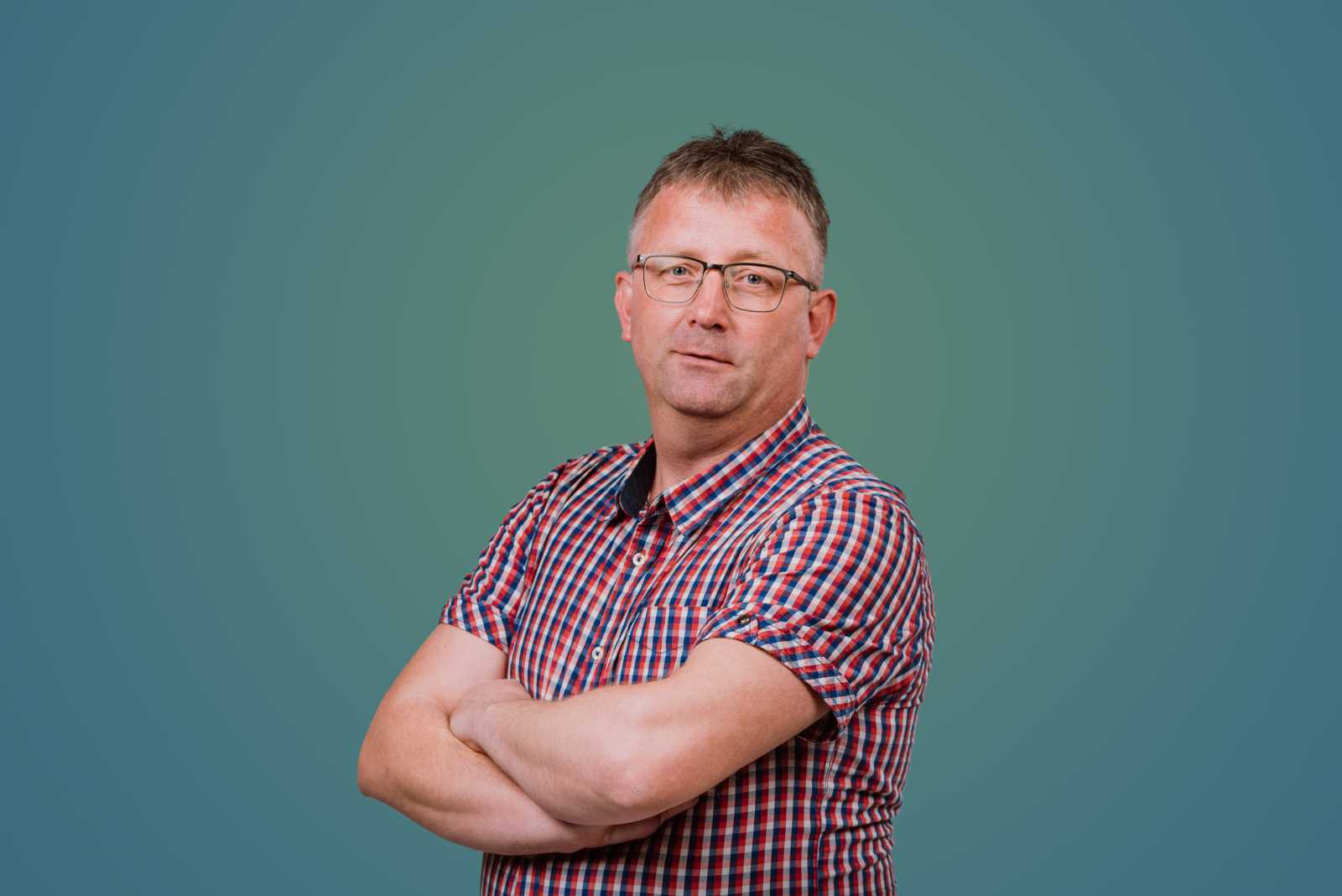 Sármási Bocskai János a Marosvásárhelyi Rádió több műsorának szerkesztője, az aranyszalagtár digitalizásával is foglalkozik. | Fotó: Marosvásárhelyi Rádió