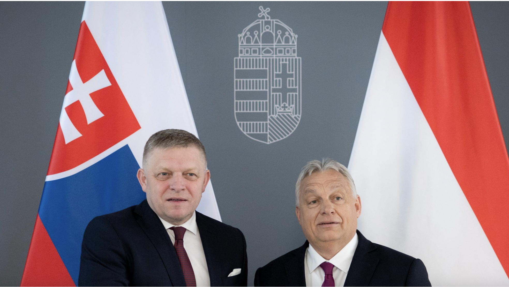 A Párkány és Esztergom közötti Mária Valéria hídon találkozott egymással Robert Fico szlovák és Orbán Viktor magyar miniszterelnök vasárnap | Fotó: MTI