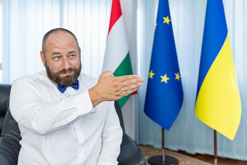 A nagykövet interjú közben l Fotó: HVG/Veres Viktor 
