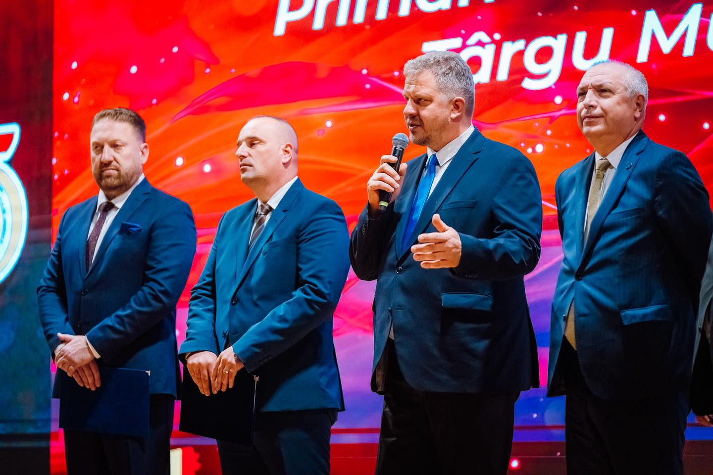 Barabási Antal Szabolcs Maros megyei prefektus, Csibi Attila a Maros Megyei Tanács alelnöke, Soós Zoltán Marosvásárhely polgármestere a SMURD 35 gálán | Fotó: Soós Zoltán Facebook oldala
