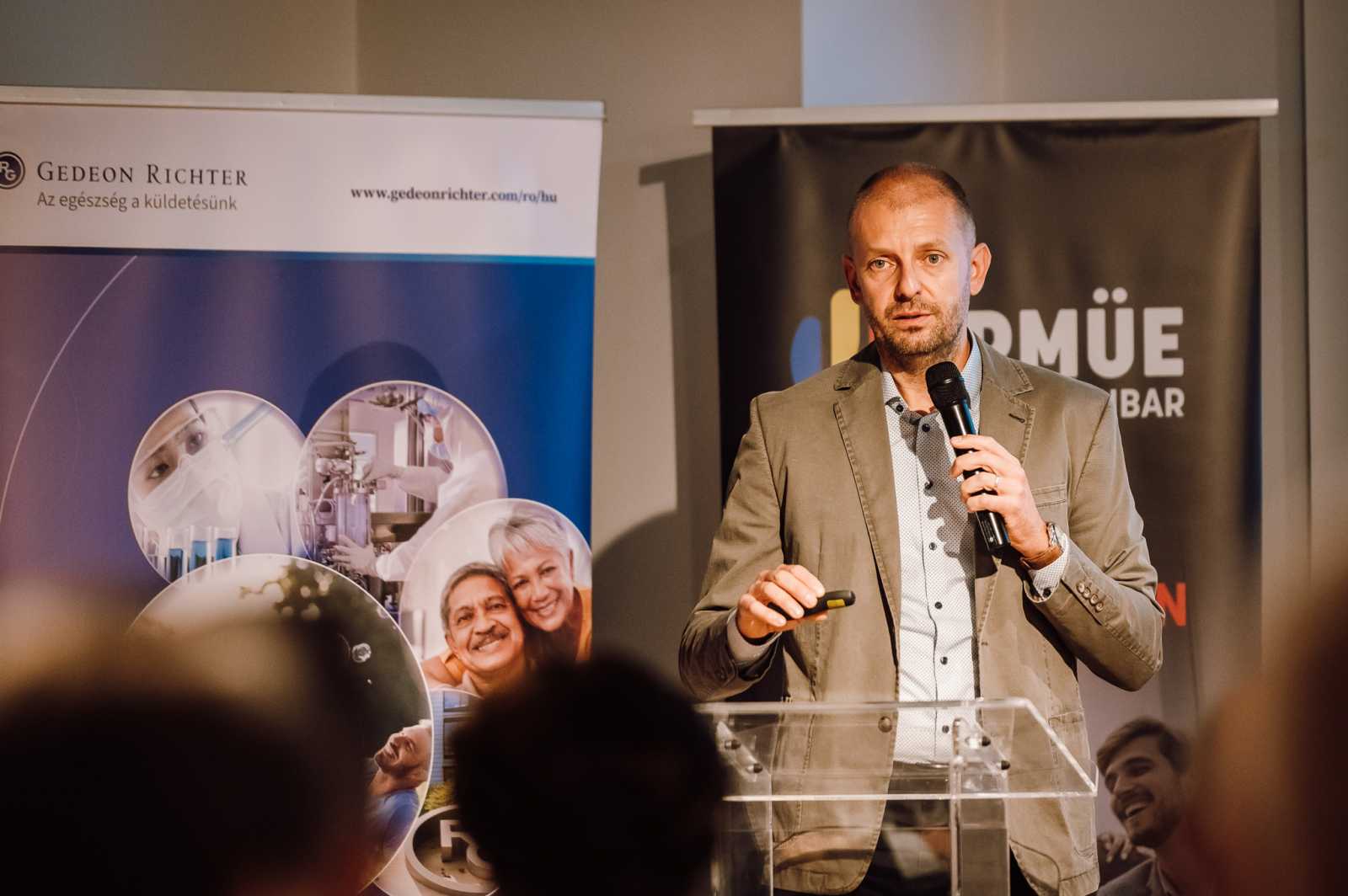 Debreceni László adószakértő a Marosvásárhelyen megszervezett Vállalkozói Klíma konferencián tartott előadást | Fotó: RMÜE Facebook oldala