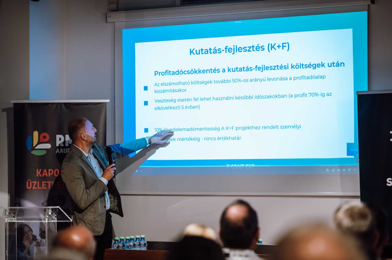 Debreceni László adószakértő a Marosvásárhelyen szervezett Vállalkozói Klíma konferencián | Fotó: RMÜE Facebook oldala
