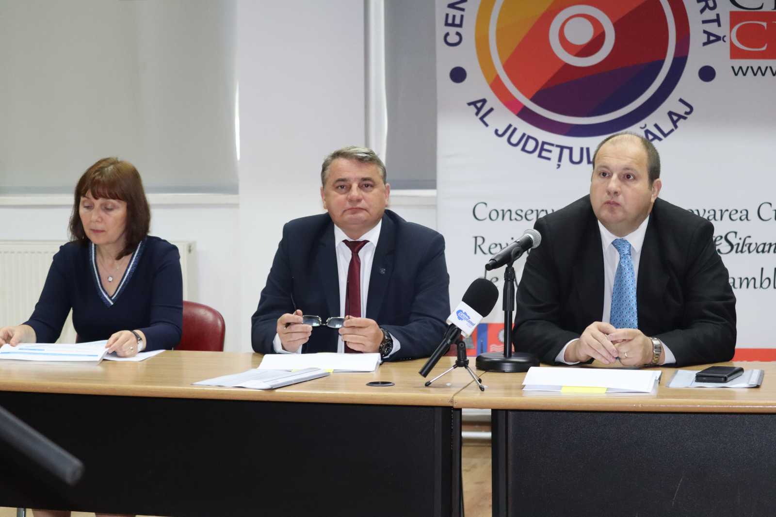 Dari Tamás alprefektus (középen) kiemelte a beruházások gazdasági hasznát | Fotó: Kulcsár Mária