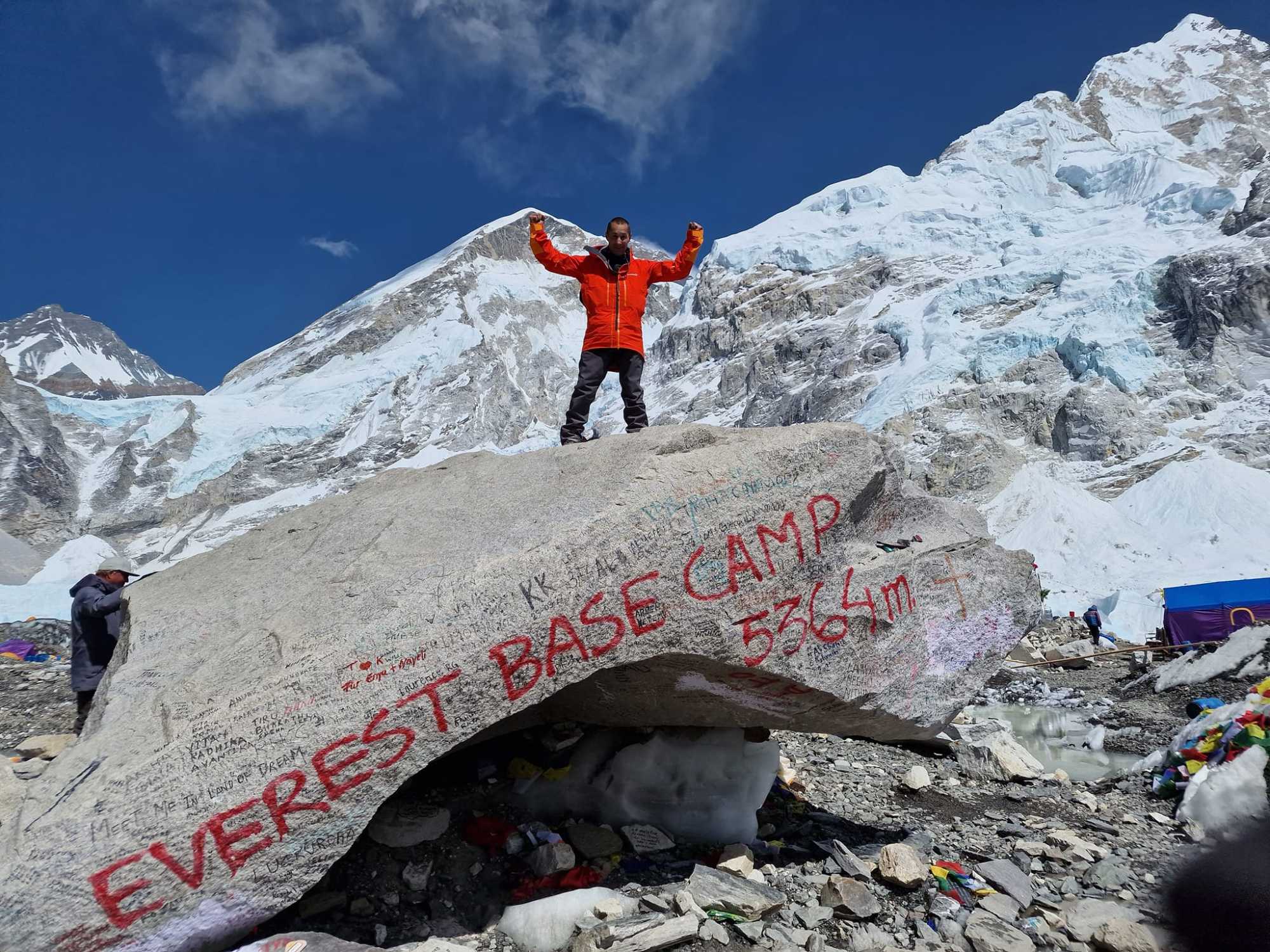 Szeretett volna egy fotót a mount Everest alaptáborában. 