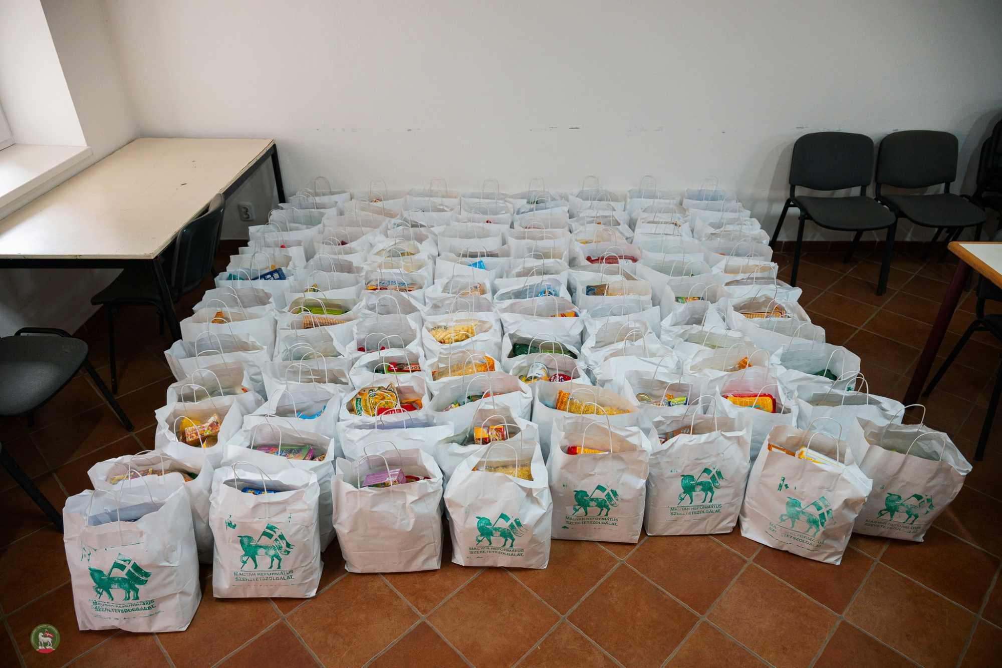 Kiosztásra váró adománycsomagok l Fotó: Facebook