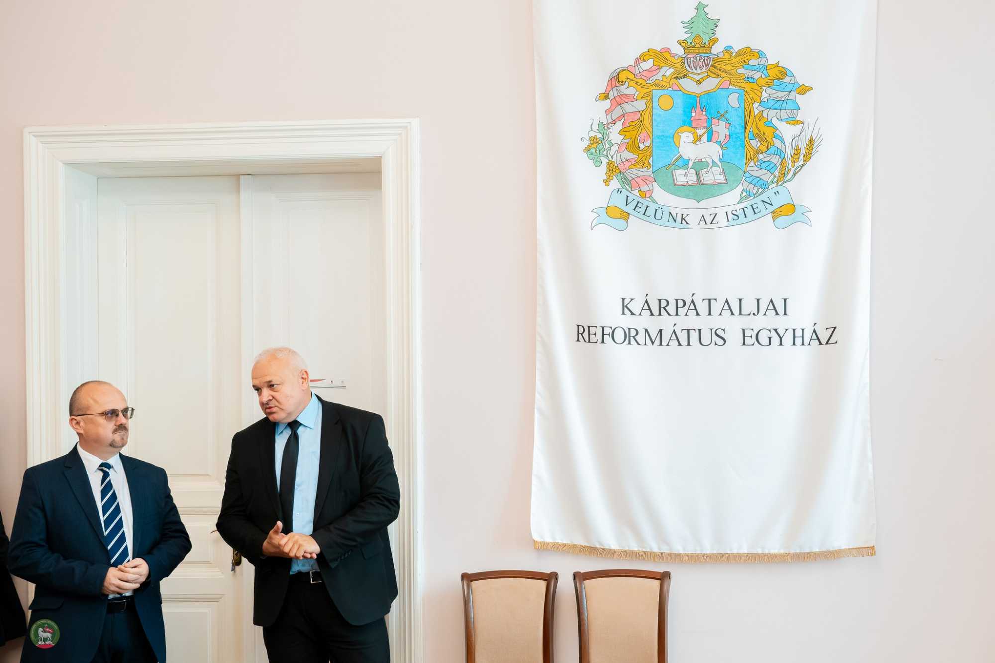 Bogdán Szabolcs János (b) és Zán Fábián Sándor (j) püspökök 2026. március 31-én Nagydobronyban l Fotó: Facebook