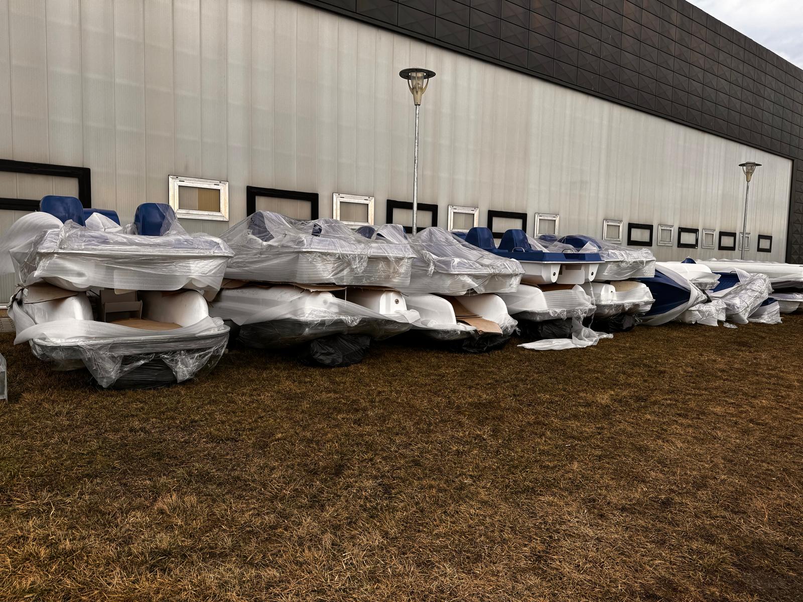 A csónakok és vízibiciklik már készenlétben állnak | Fotó: Sepsi Rekreatív