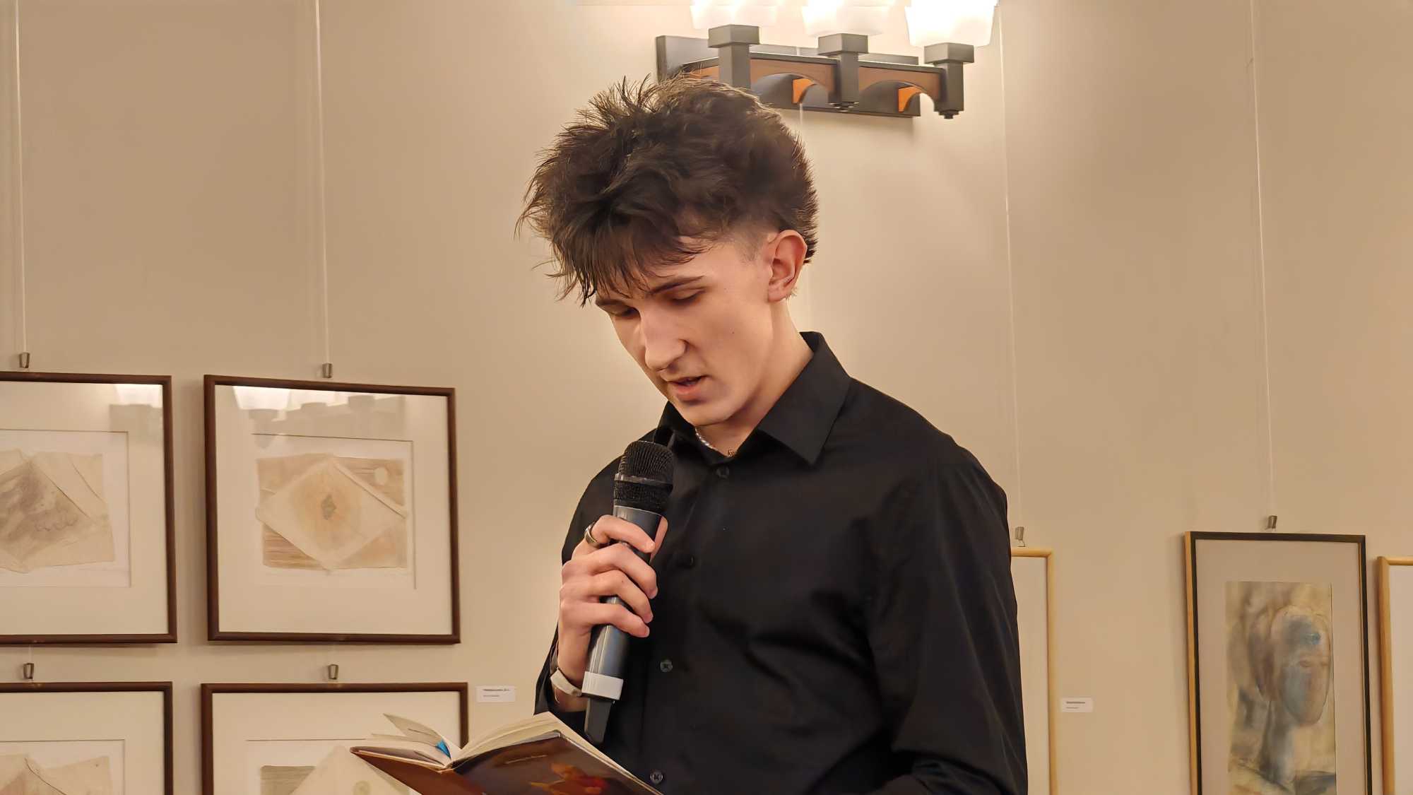 Dimény Haszmann Örs, a szerző fia verseket olvasott fel