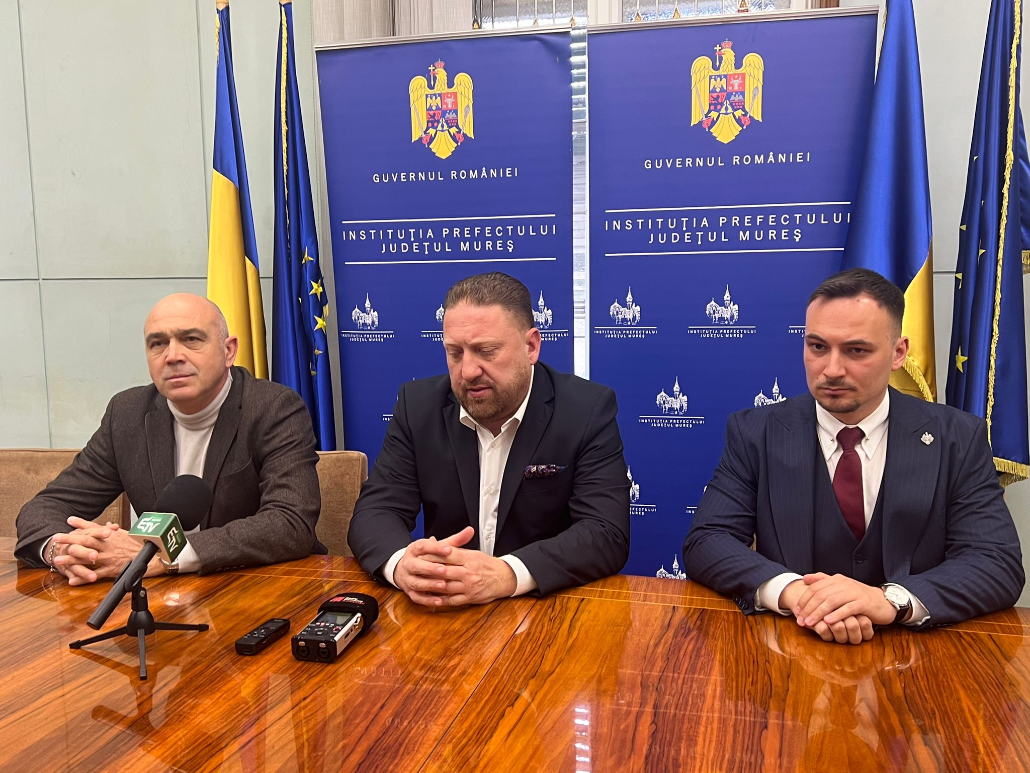 Kolcsár Károly RMDSZ képviselő, Barabási Antal Szabolcs prefektus és Razvan Biro USR-s politikus | Fotó: Rákóczi Kinga