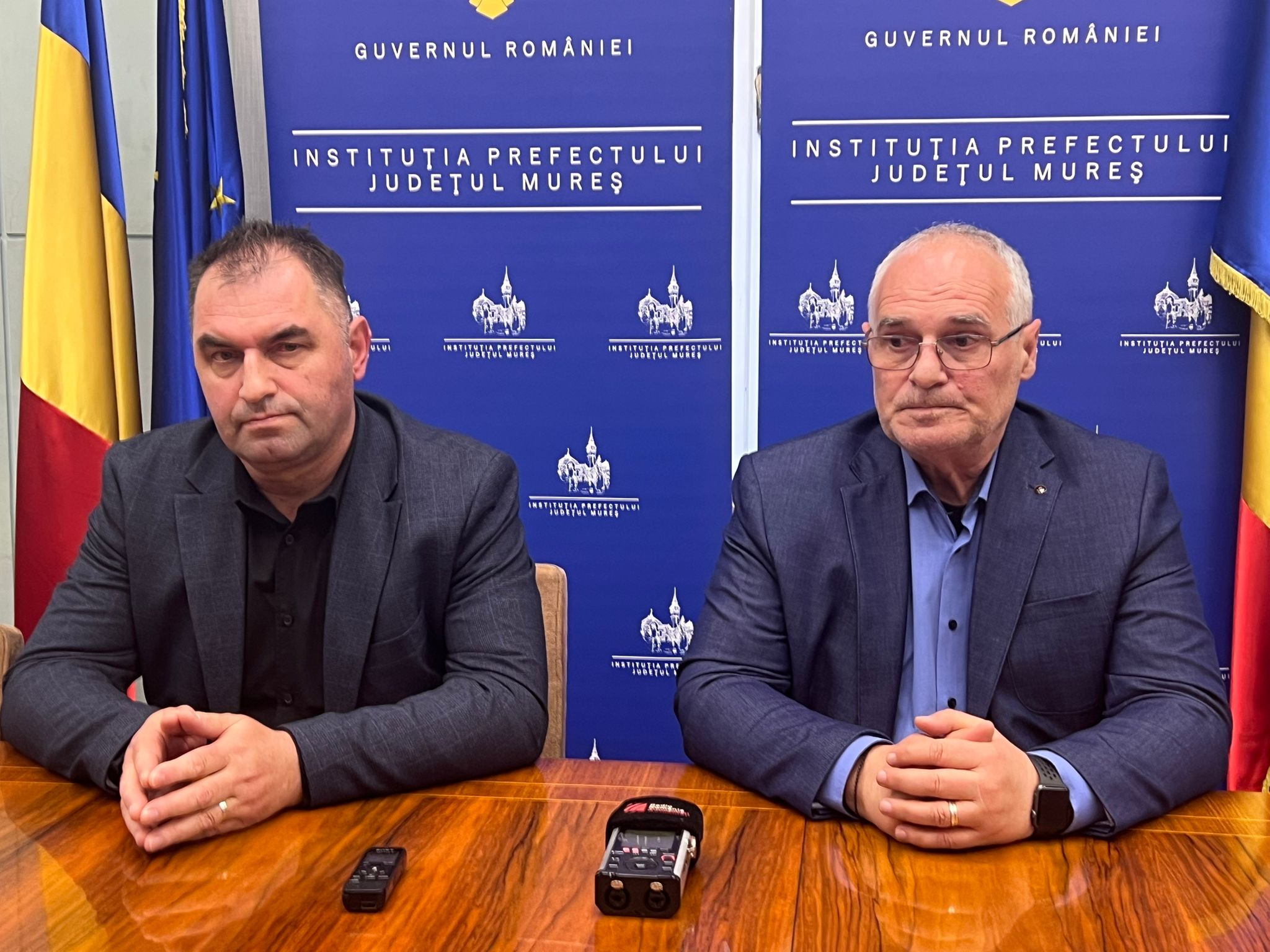 Călin Orlando Cociş, a CNSLR Frăţia Maros megyei szervezetének vezetője és Emil Almăşan az  Azomureş Alternativa 2002 szakszervezetének elnöke | Fotó: Rákóczi Kinga