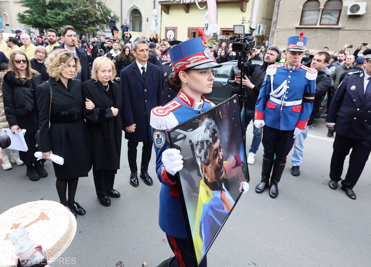 A család kérésére mind a templomi, mind a temetési szertartáson csak a közeli hozzátartozók és a meghívottak vettek részt.